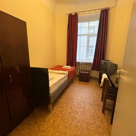 Hostel Viktorija With Private Rooms Рига Экстерьер фото