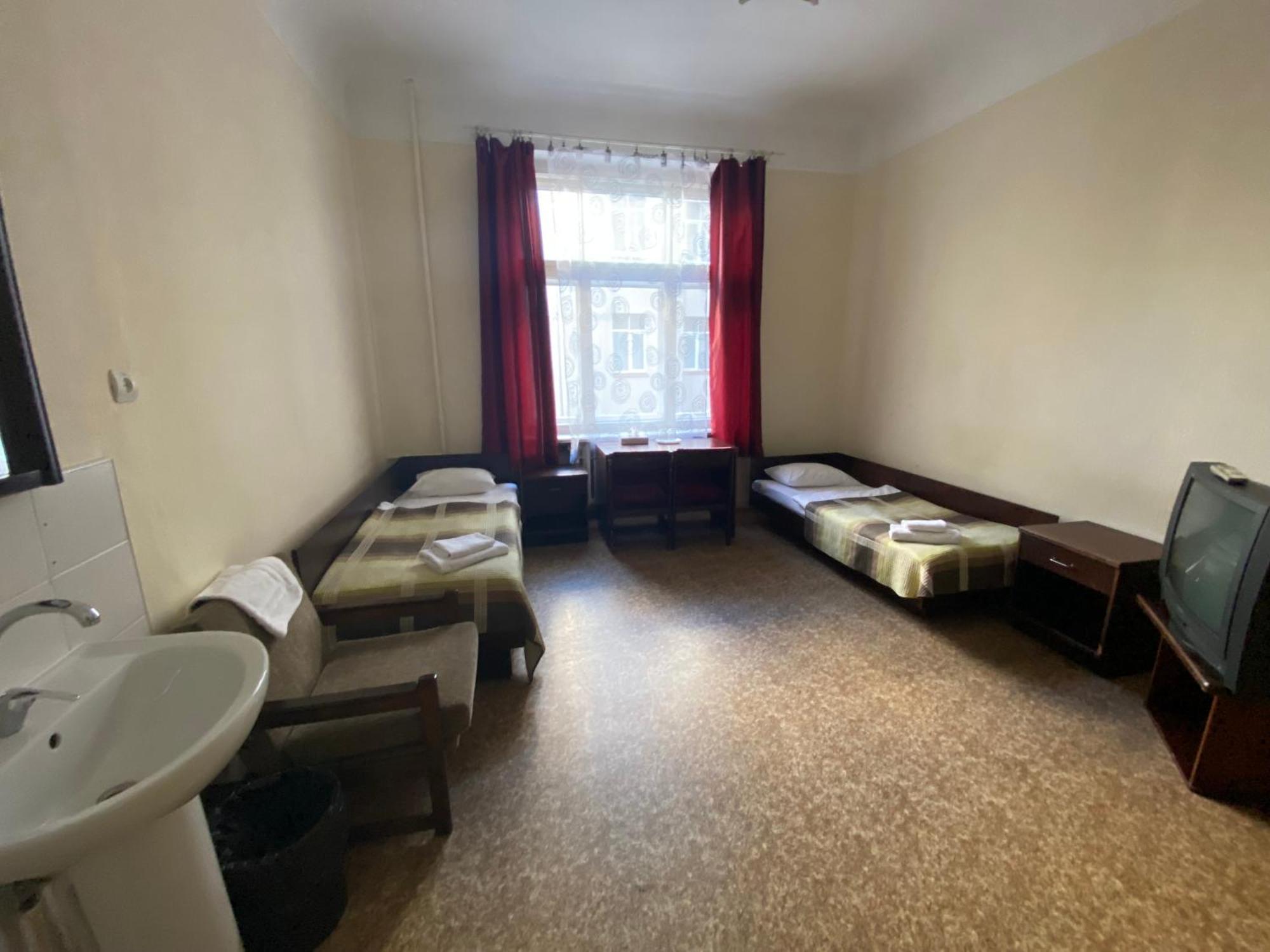 Hostel Viktorija With Private Rooms Рига Экстерьер фото