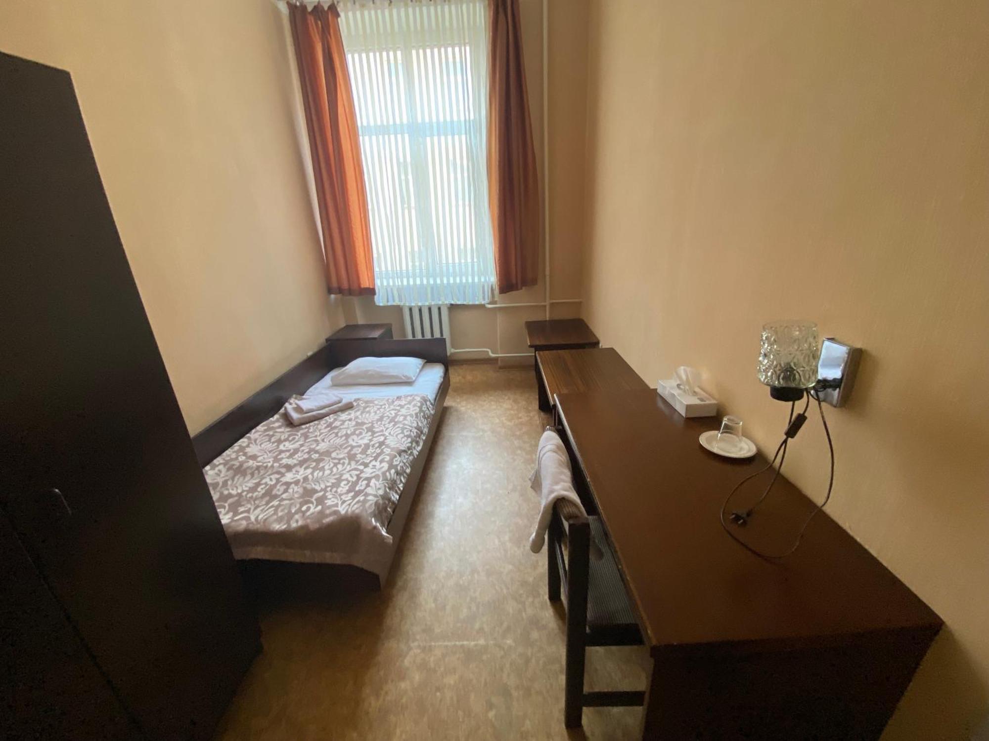 Hostel Viktorija With Private Rooms Рига Экстерьер фото