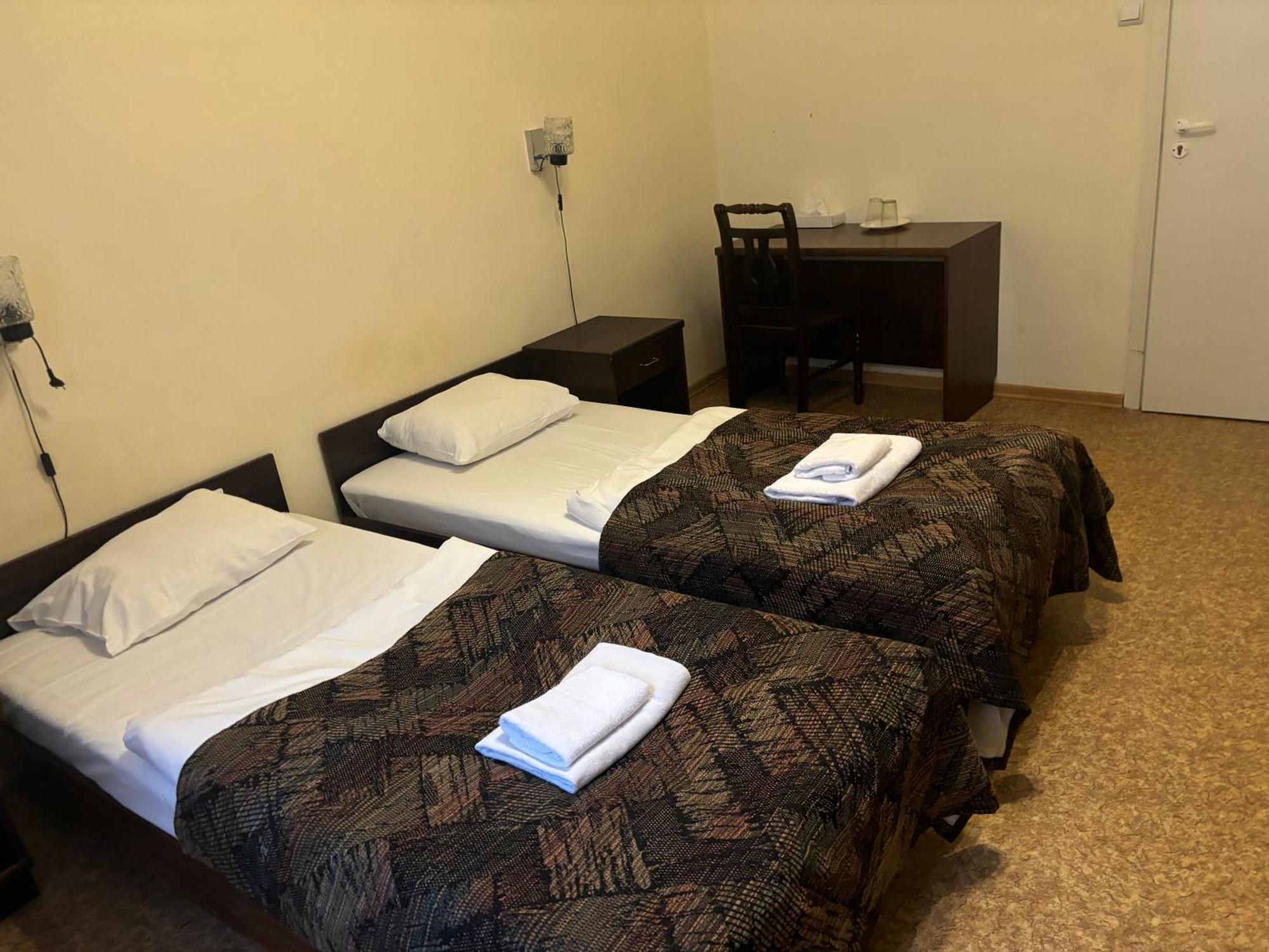 Hostel Viktorija With Private Rooms Рига Экстерьер фото