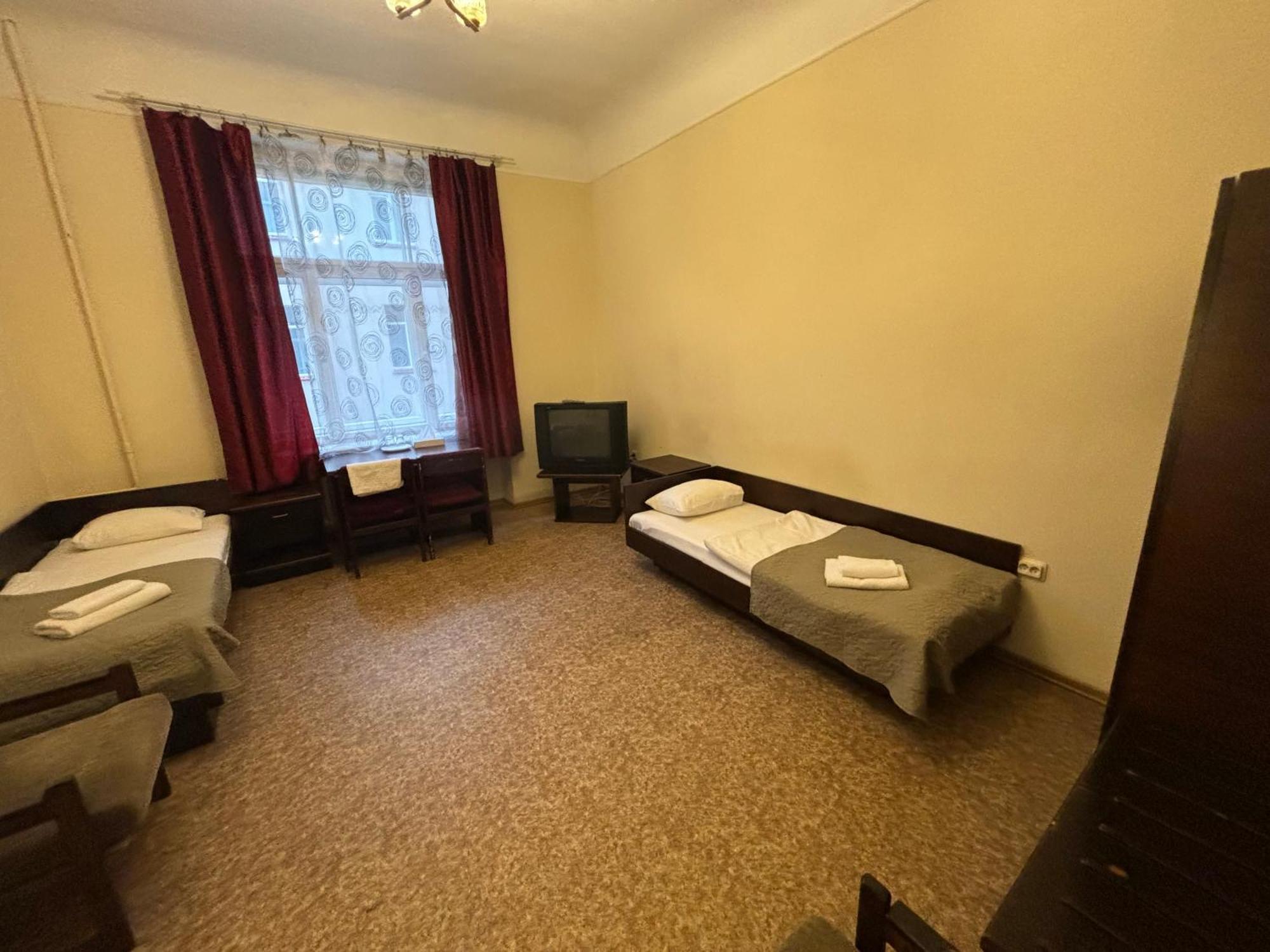 Hostel Viktorija With Private Rooms Рига Экстерьер фото