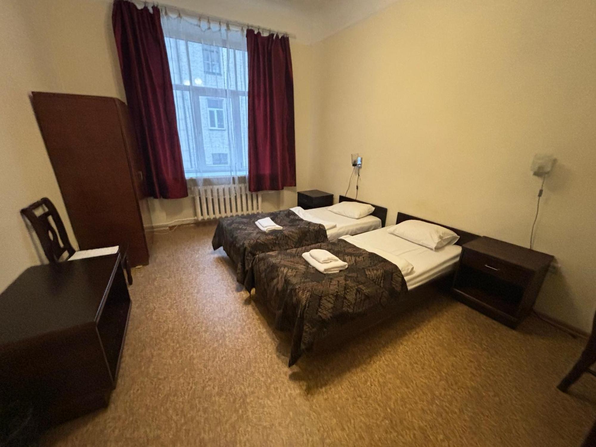 Hostel Viktorija With Private Rooms Рига Экстерьер фото