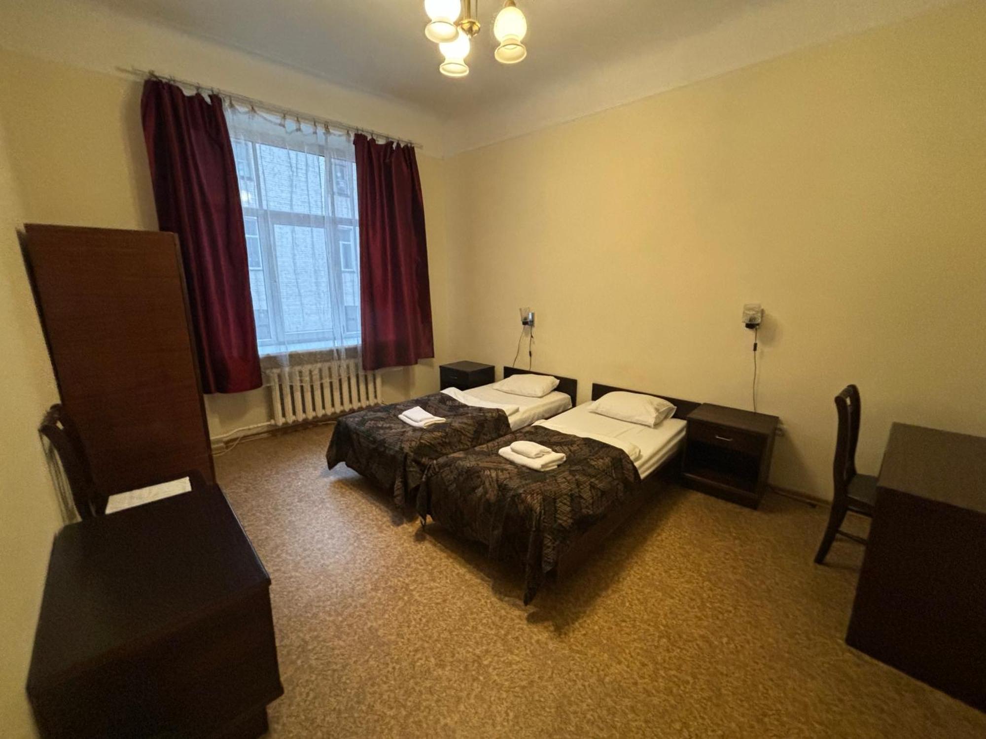 Hostel Viktorija With Private Rooms Рига Экстерьер фото