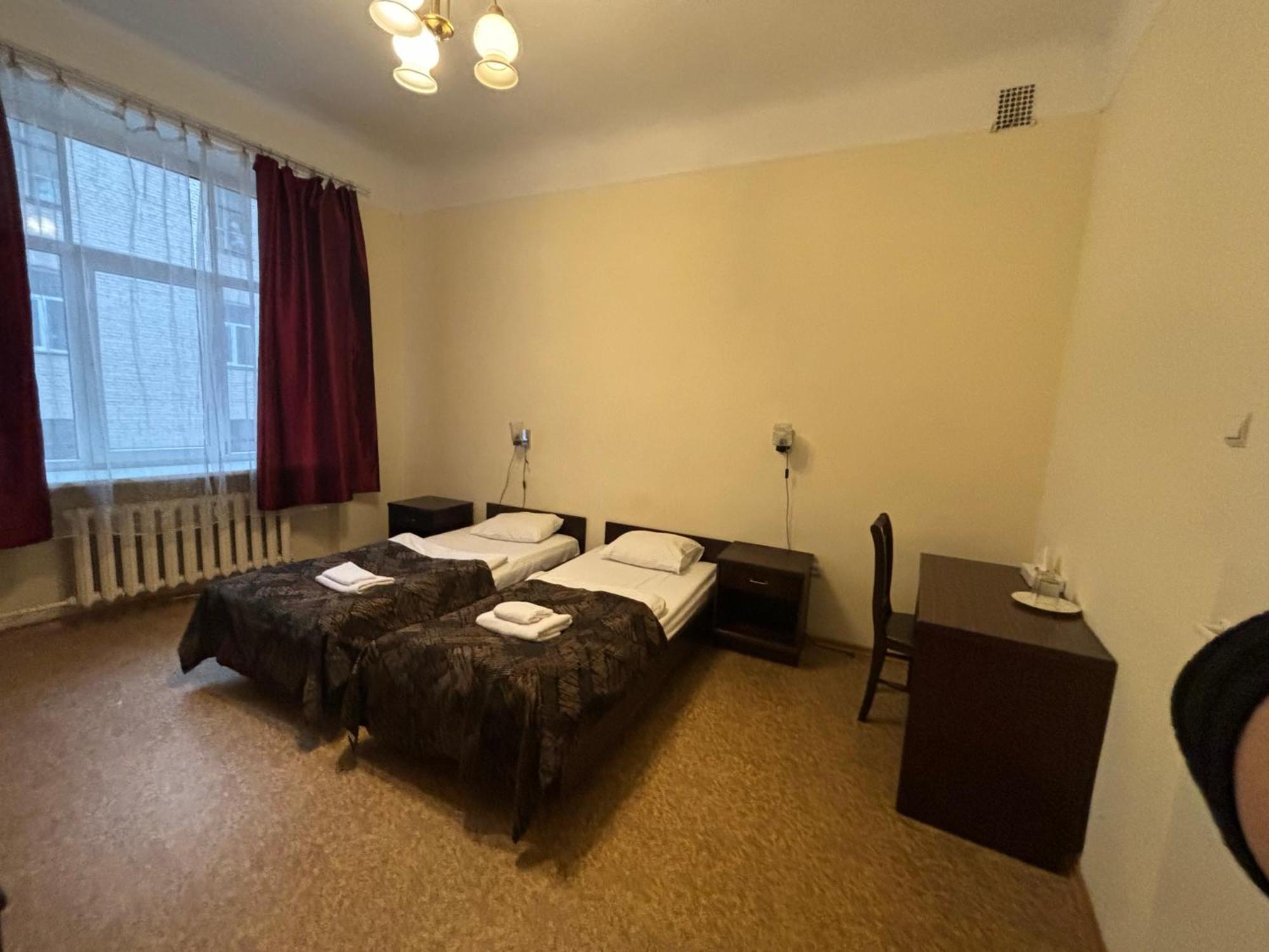 Hostel Viktorija With Private Rooms Рига Экстерьер фото